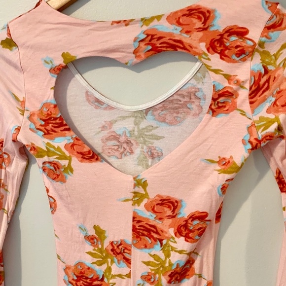 Floral Heart Cut-Out Top - Picture 3 of 3